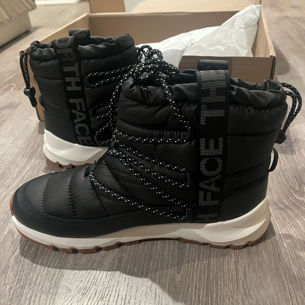 COPY - The North Face Thermoball Lace Up Boots. NWT.